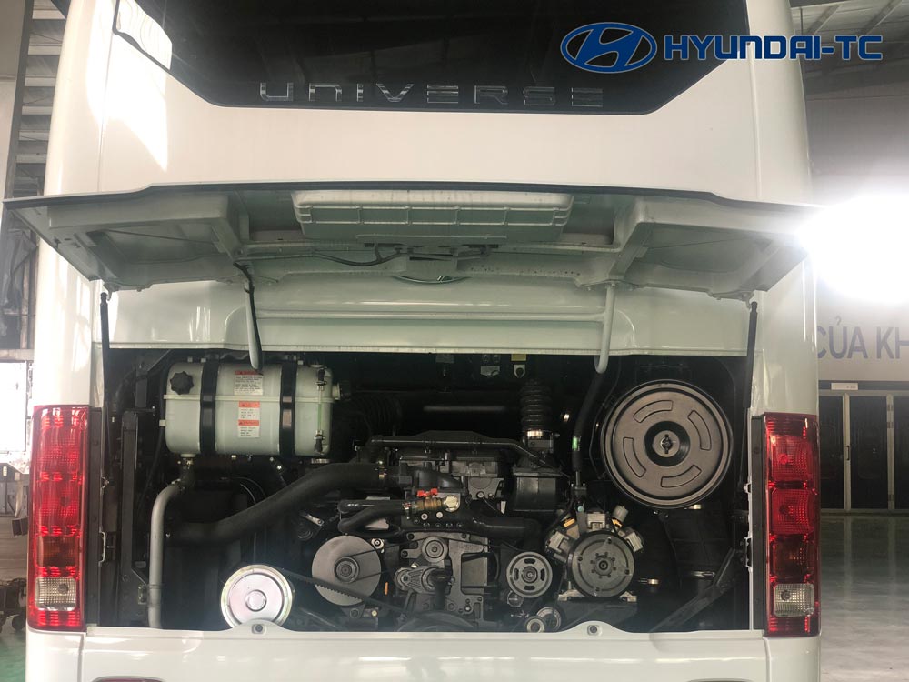 khoang_dong_co_phia_sau_xe